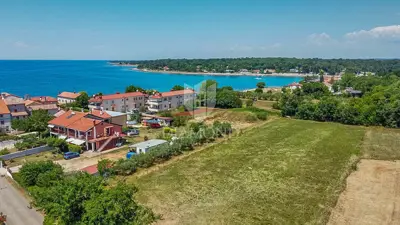 Baugrundstück 1.185 m², Lovrečica - direkt am Strand