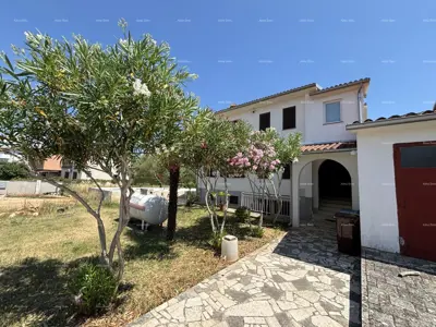 Haus, Valbandon bei Fažana, ruhige Siedlung in Meeresnähe
