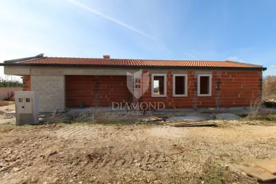Haus 115 m², Sveti Petar u Šumi - Pool und Sonnenterrasse - 4