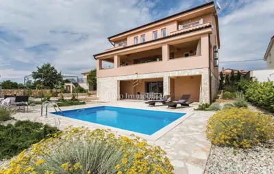 Haus zum Kauf in Krk, 433,5 m²