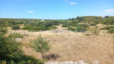 Građevinsko zemljište 1.140 m², otok Brač - 300 m od mora - 3