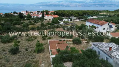 Građevinsko zemljište 1.140 m², otok Brač - 300 m od mora - 4