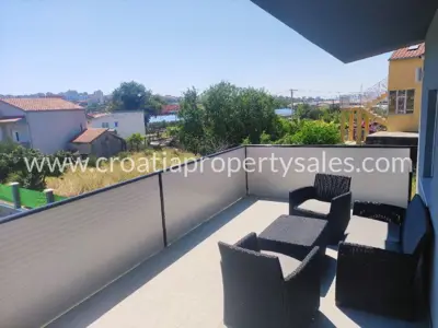 Kuća 172 m², Split - mirno naselje i bazen