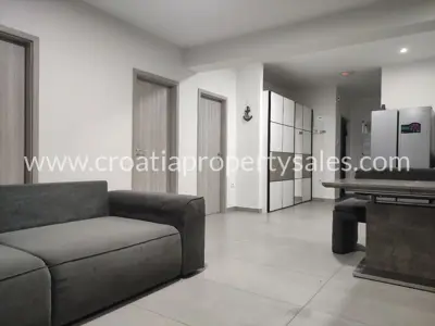 Kuća 172 m², Split - mirno naselje i bazen - 5