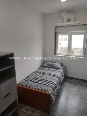 Kuća 172 m², Split - mirno naselje i bazen - 9