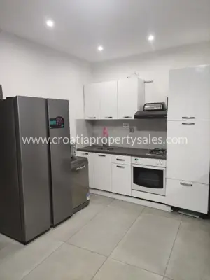 Kuća 172 m², Split - mirno naselje i bazen - 7