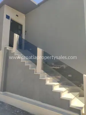 Kuća 172 m², Split - mirno naselje i bazen - 12