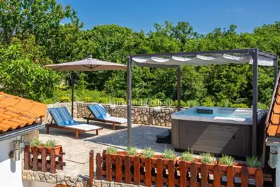 Häuser auf der Insel Krk, Vrbnik - Pool und Grill - 9