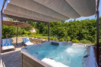 Häuser auf der Insel Krk, Vrbnik - Pool und Grill - 8