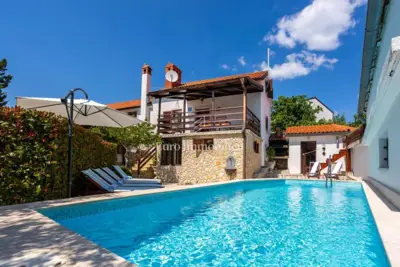 Häuser auf der Insel Krk, Vrbnik - Pool und Grill - 2