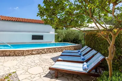 Häuser auf der Insel Krk, Vrbnik - Pool und Grill - 4