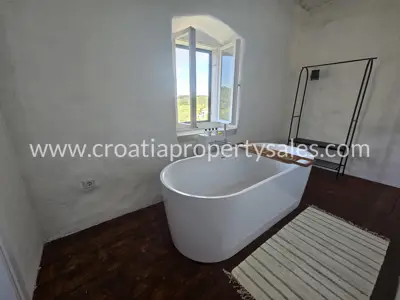 Steinhaus, Insel Hvar, renoviert und möbliert - 11