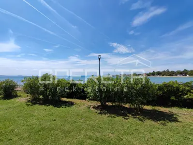 Građevinsko zemljište 1.600 m², Privlaka - prvi red do mora