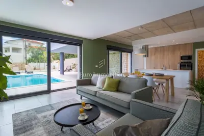 Villa 223 m², Krk - Pool und Meerblick - 9