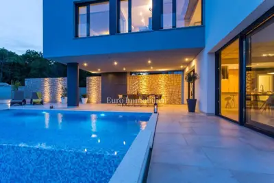 Villa 223 m², Krk - Pool und Meerblick