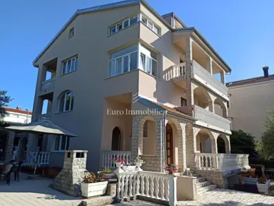 Apartment house 500 m², Malinska - sea view - 2