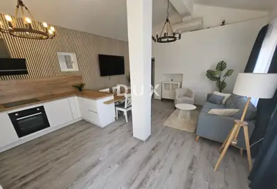 House 160 m², Maslenica - 1st row to the sea - 16