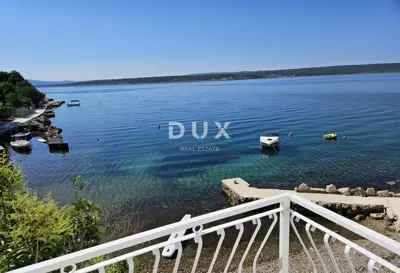 House 160 m², Maslenica - 1st row to the sea - 14