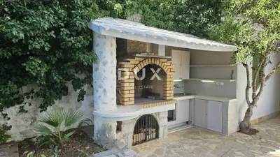 House 160 m², Maslenica - 1st row to the sea - 19