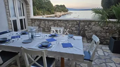 House 160 m², Maslenica - 1st row to the sea - 9