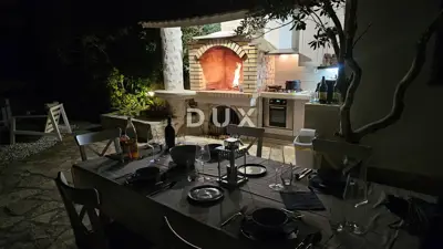 House 160 m², Maslenica - 1st row to the sea - 11