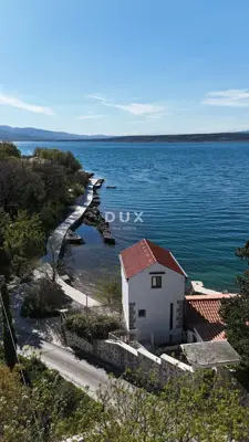 House 160 m², Maslenica - 1st row to the sea - 5