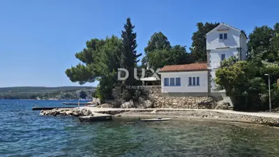 House 160 m², Maslenica - 1st row to the sea