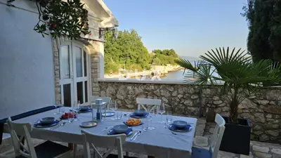 House 160 m², Maslenica - 1st row to the sea - 20