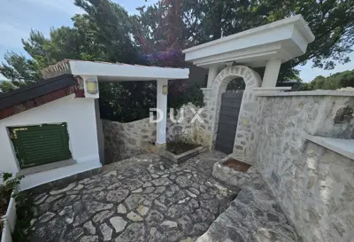 House 160 m², Maslenica - 1st row to the sea - 22