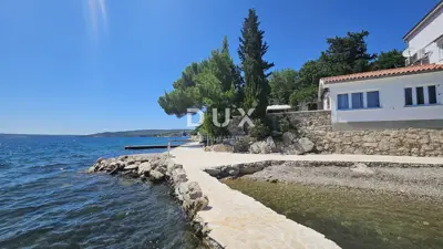 House 160 m², Maslenica - 1st row to the sea - 15