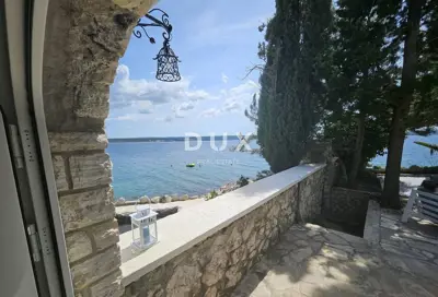 House 160 m², Maslenica - 1st row to the sea - 17