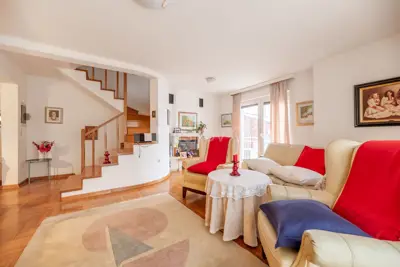 Haus 201 m², Šestine, Panoramablick und Garten - 2