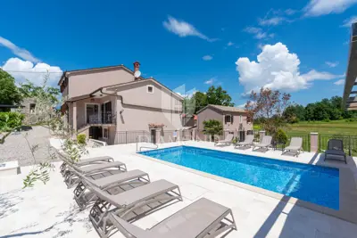 Haus zum Kauf in Pićan, 450 m² - 6
