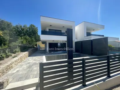 Haus zum Kauf in Njivice, 268 m²