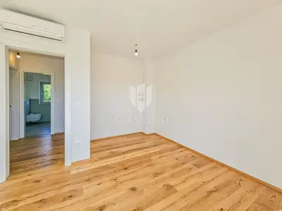 House 125 m², Umag - 3 bedrooms, terrace - 16