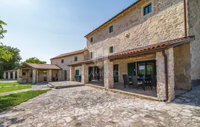 Villa 280 m², Barban - Pool und Grundstück 17.500 m² - 19