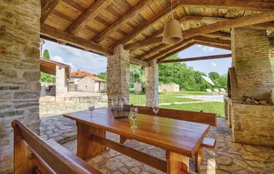 Villa 280 m², Barban - Pool und Grundstück 17.500 m² - 18