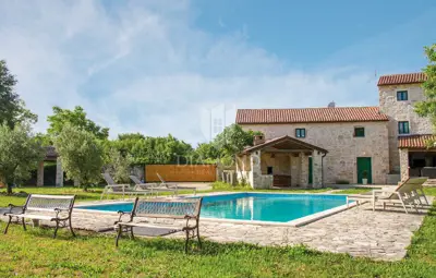 Villa 280 m², Barban - bazen i okućnica 17.500 m²