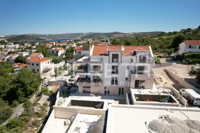 Stan 146 m², Stivašnica - pogled na more i tri terase - 19