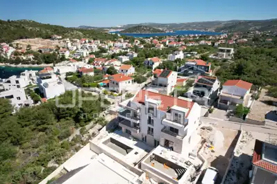 Stan 146 m², Stivašnica - pogled na more i tri terase - 21