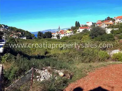 Baugrundstück 2.000 m², Brač - 100 m vom Meer - 5