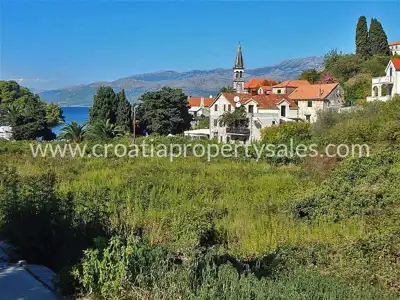 Baugrundstück 2.000 m², Brač - 100 m vom Meer - 2