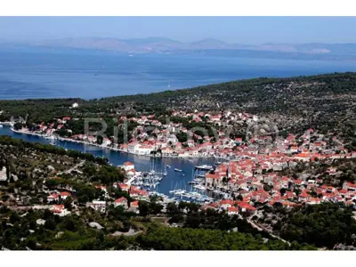 Building land 17 699 m², Milna - 80 m to the sea - 2