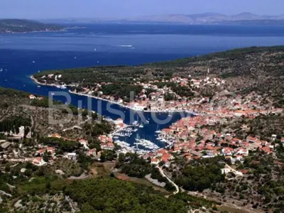 Building land 17 699 m², Milna - 80 m to the sea
