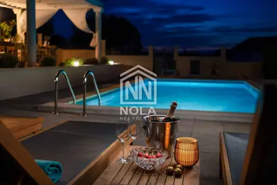 Vila u Vodicama, pogled na more, bazen i mediteranski vrt - 8