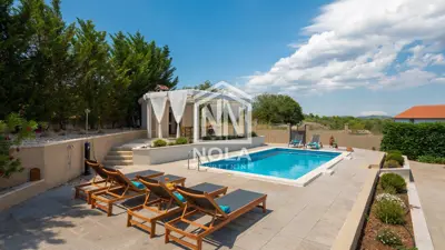 Vila u Vodicama, pogled na more, bazen i mediteranski vrt - 7