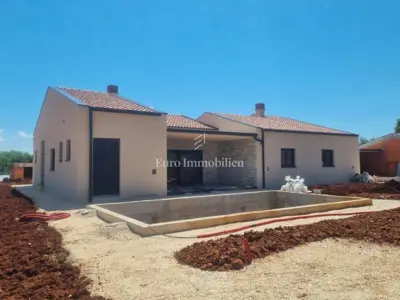 Istra - prizemnica sa bazenom, tri spavaće sobe