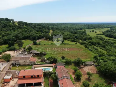 Building plot 2,403 m², Bale - edge of the building zone - 2