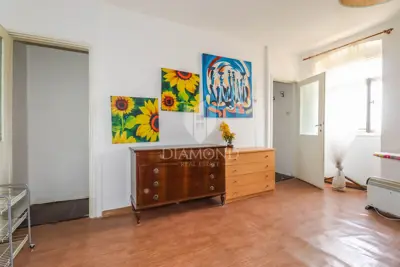 Haus in Rovinj, ruhige Siedlung und authentisches istrisches Ambiente