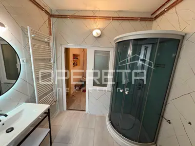 Eksluzivan najam - moderno uređen i namješten stan (50 m² )u samom centru grada